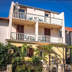 Apartman Anna, Zára