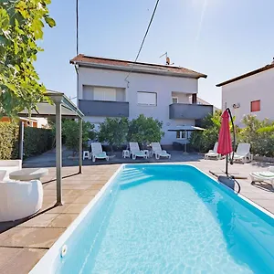 Crowonder Lucky House With Pool And Patio 30 Meters From The Apartmán