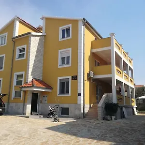 Apartman Lili, Zára